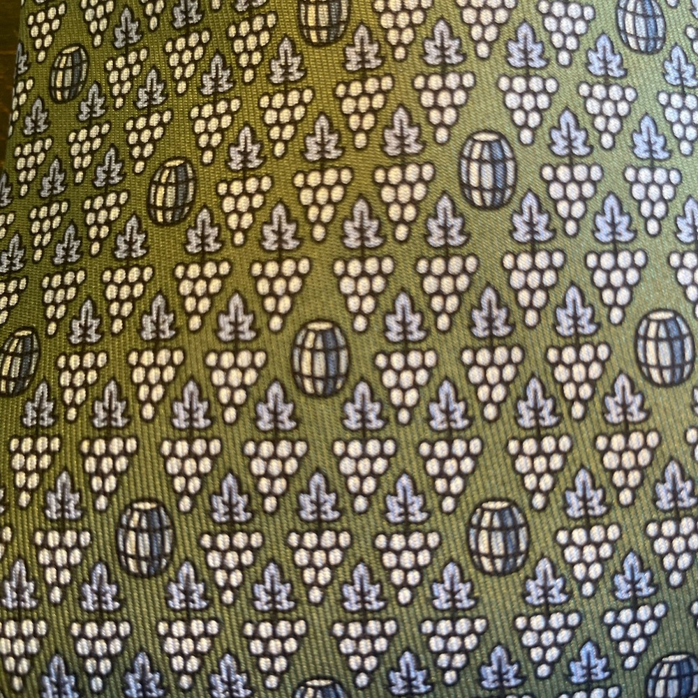 Hermes Green Grape and Wine Barrel Mens Silk Tie - Picture 6 of 7